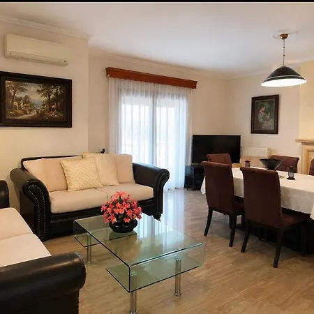 Daisy's Garden House Apartament Angelochorion